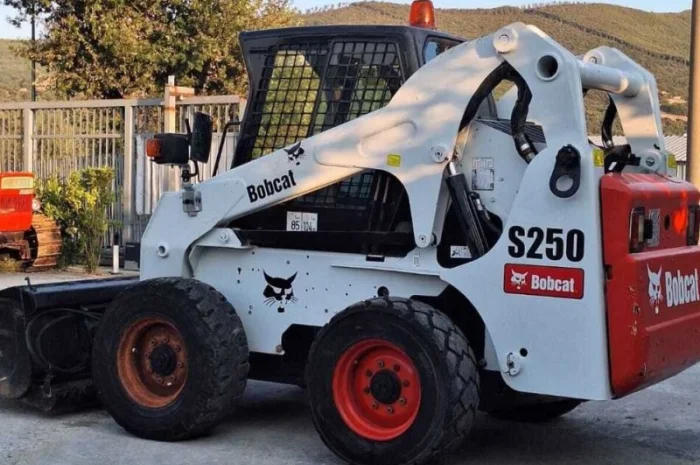 Міні-навантажувач Bobcat S250 High Flow- фото № 3