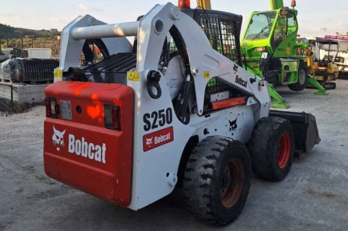 Міні-навантажувач Bobcat S250 High Flow- фото № 4