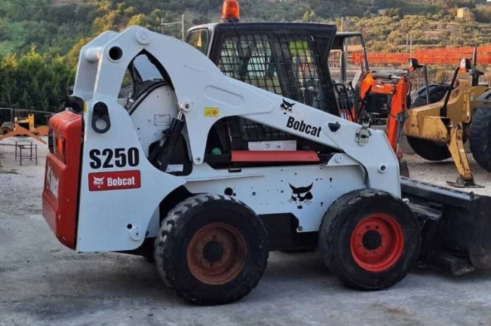 Міні-навантажувач Bobcat S250 High Flow- фото № 7