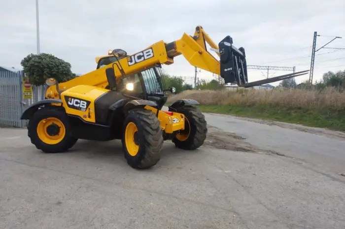 Телескопічний навантажувач JCB 531-70- фото № 3