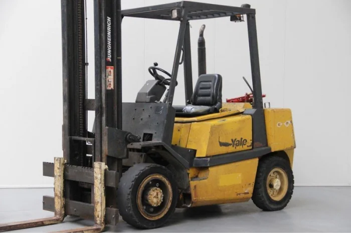 Продам вилочный газовый погрузчик 4т. Yale GLP40LF- фото № 1