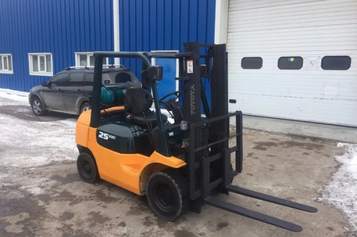 Вилочный погрузчик Toyota 7FGL25- фото № 2