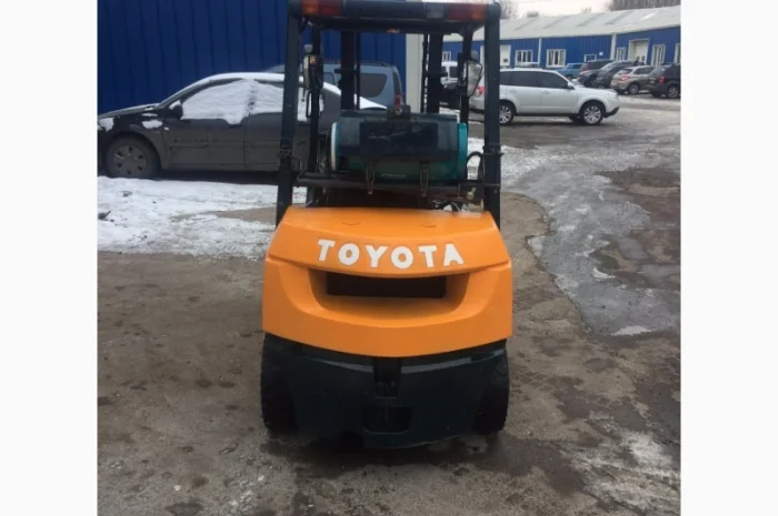 Вилочный погрузчик Toyota 7FGL25- фото № 3