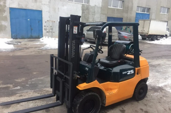 Вилочный погрузчик Toyota 7FGL25- фото № 4