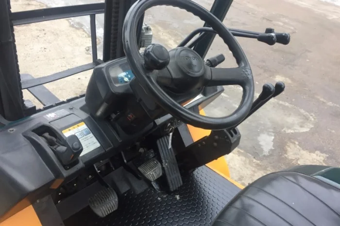 Вилочный погрузчик Toyota 7FGL25- фото № 6