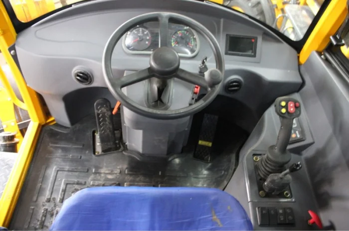 Фронтальный погрузчик модель: 830с- фото № 8