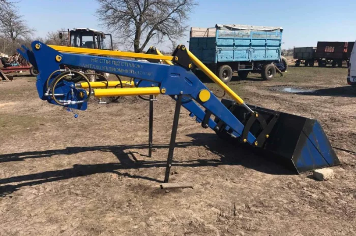 Фронтальный погрузчик (навеска) МТЗ-80/82 / ЮМЗ 6 МТЗ 1221- фото № 1