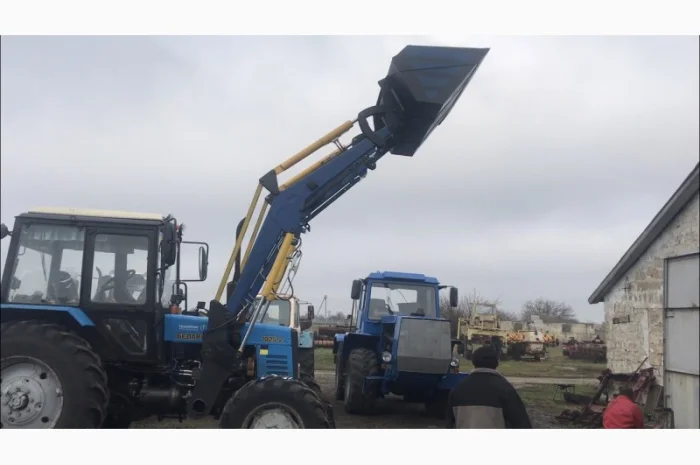 Фронтальный погрузчик (навеска) МТЗ-80/82 / ЮМЗ 6 МТЗ 1221- фото № 2