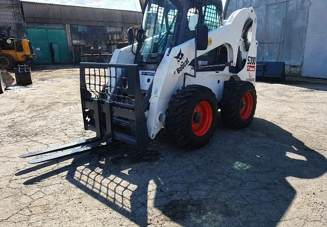 Продам мини-погрузчик Bobcat S300. 2011г.в- фото № 1