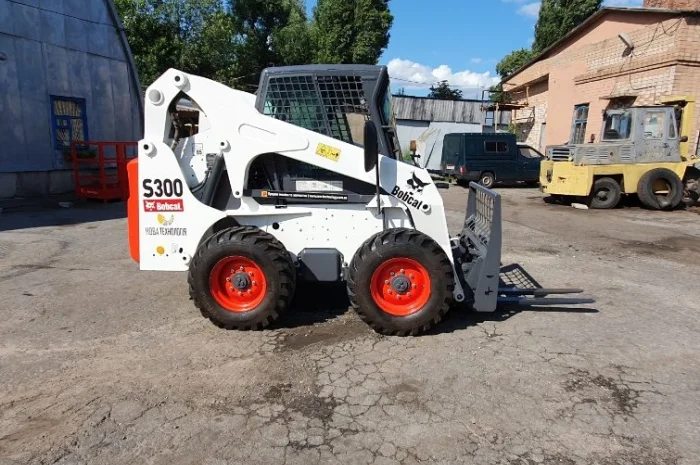 Продам мини-погрузчик Bobcat S300. 2011г.в- фото № 6