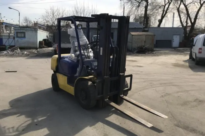 Дизельный погрузчик Komatsu FD25T-14, 2000 г., 3880 м/ч, вагонник- фото № 4