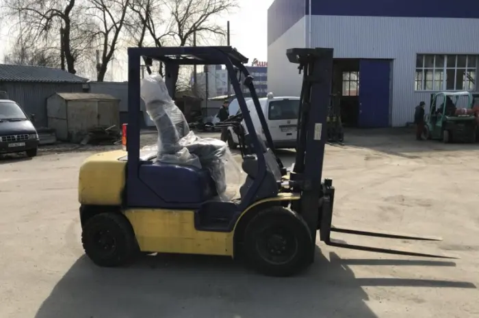 Дизельный погрузчик Komatsu FD25T-14, 2000 г., 3880 м/ч, вагонник- фото № 5