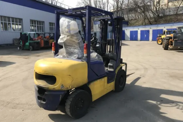 Дизельный погрузчик Komatsu FD25T-14, 2000 г., 3880 м/ч, вагонник- фото № 6