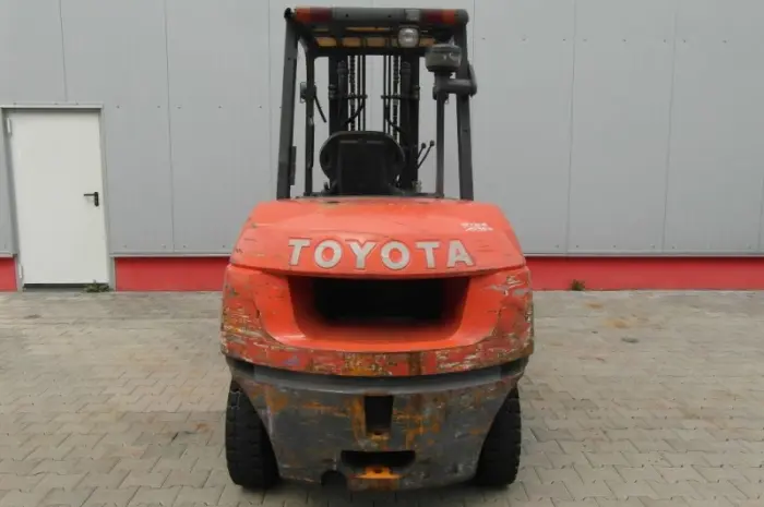 Дизельный погрузчик Toyota 5т., 2011 года, 3300 мм высота подъема- фото № 3