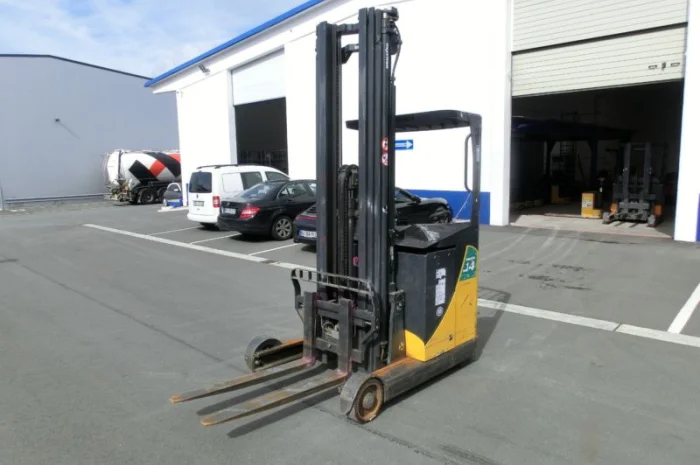 Штабелер-ричтрак Komatsu FB14RJ-2R, 2009 года, 5180 мм высота подъема, 4865 м/ч наработка- фото № 1