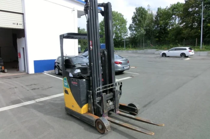 Штабелер-ричтрак Komatsu FB14RJ-2R, 2009 года, 5180 мм высота подъема, 4865 м/ч наработка- фото № 3