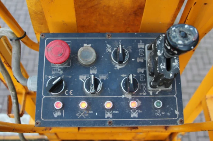 Ножничный подъемник Liftlux, 15.8м. подъем- фото № 3