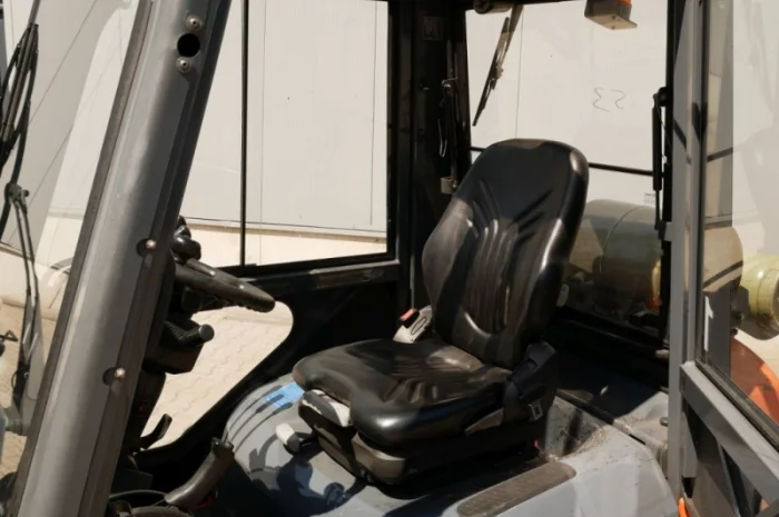 Вилочный погрузчик 2.5т., газовый погрузчик Toyota 42-7FGF25, вагонник, кабина- фото № 4