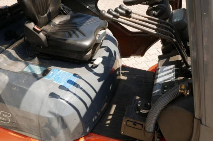 Вилочный погрузчик 2.5т., газовый погрузчик Toyota 42-7FGF25, вагонник, кабина- фото № 6