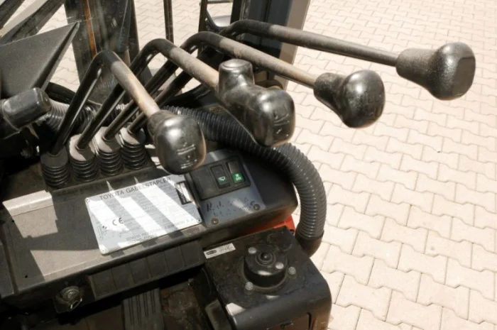 Вилочный погрузчик 2.5т., газовый погрузчик Toyota 42-7FGF25, вагонник, кабина- фото № 7