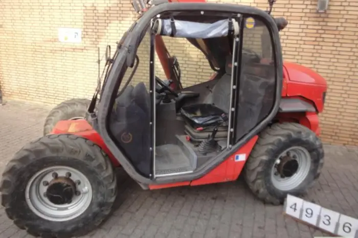 Телескопический погрузчик Manitou MLT523T, 2005 г- фото № 1