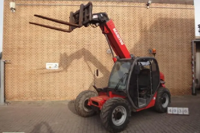 Телескопический погрузчик Manitou MLT523T, 2005 г- фото № 3