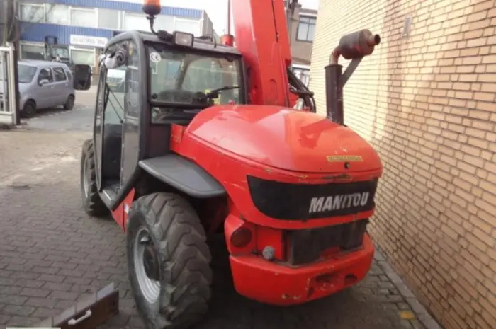Телескопический погрузчик Manitou MLT523T, 2005 г- фото № 4