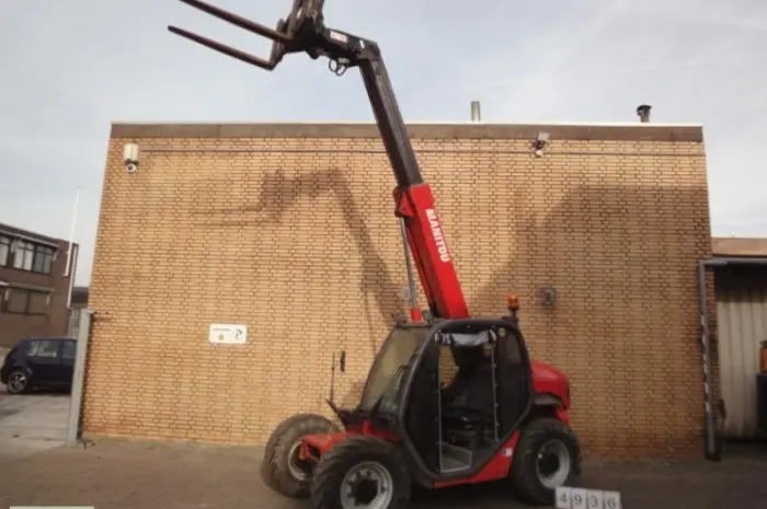 Телескопический погрузчик Manitou MLT523T, 2005 г- фото № 5