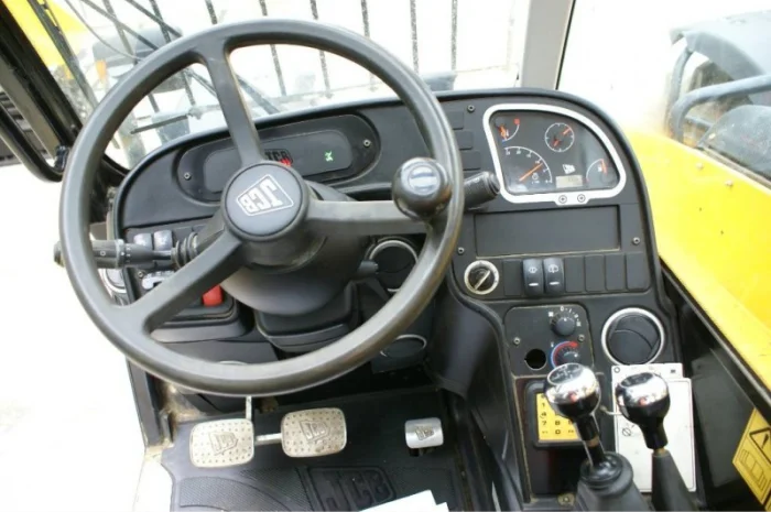 Телескопический погрузчик JCB 531-70, 2012 г- фото № 6