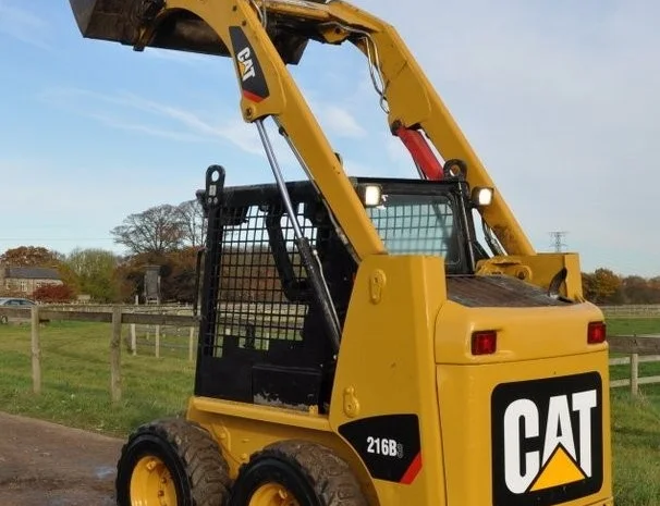 Мини-погрузчик CATERPILLAR 216 B3 2011 года- фото № 1