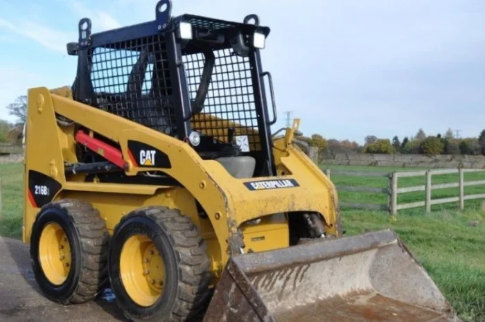 Мини-погрузчик CATERPILLAR 216 B3 2011 года- фото № 4