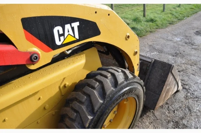 Мини-погрузчик CATERPILLAR 216 B3 2011 года- фото № 5