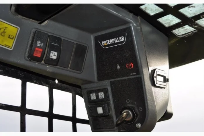 Мини-погрузчик CATERPILLAR 216 B3 2011 года- фото № 7