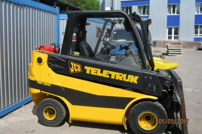 Погрузчик JCB TLT30G, 2000 г., 3800 м/ч, 3т., 4 метра высота подъема, газ- фото № 1