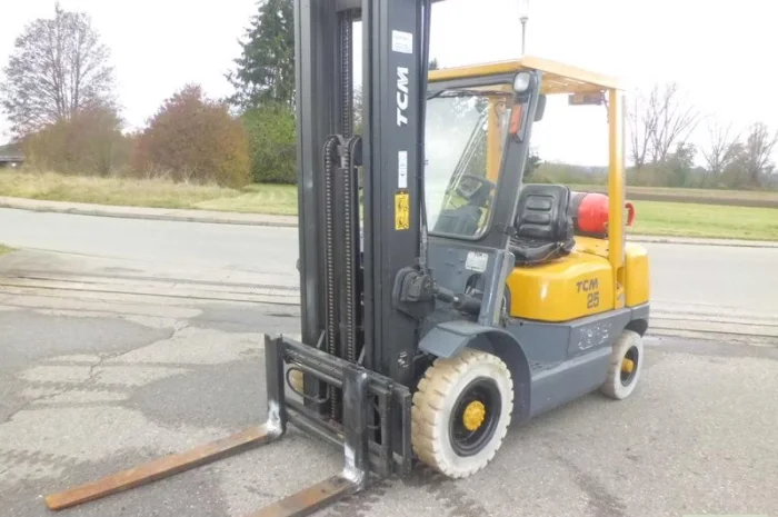 Погрузчик вилочный TCM FG25 N5T, газ, 2.5 т., 6500 мм высота подъема- фото № 1