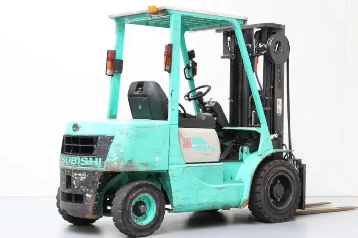 Дизельный погрузчик бу Mitsubishi FD30T, 3т., вагонник, каретка- фото № 1
