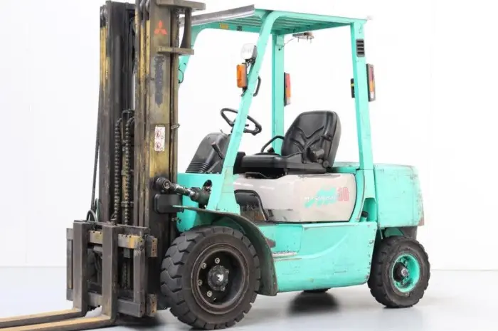 Дизельный погрузчик бу Mitsubishi FD30T, 3т., вагонник, каретка- фото № 4