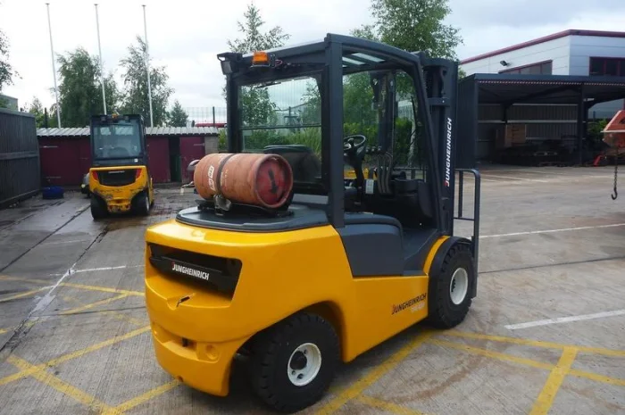 Газовый погрузчик бу, кара Jungheinrich TFG430, 3т., 2014 года, 793 м/ч- фото № 3