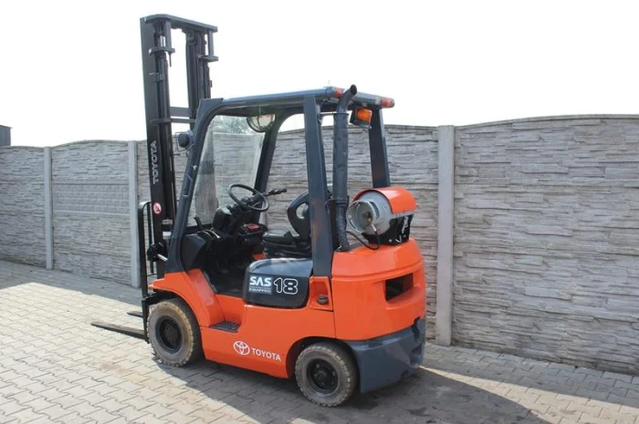 Кара погрузчик Toyota 7FGF18, газ, 4.5 м.подъем- фото № 2