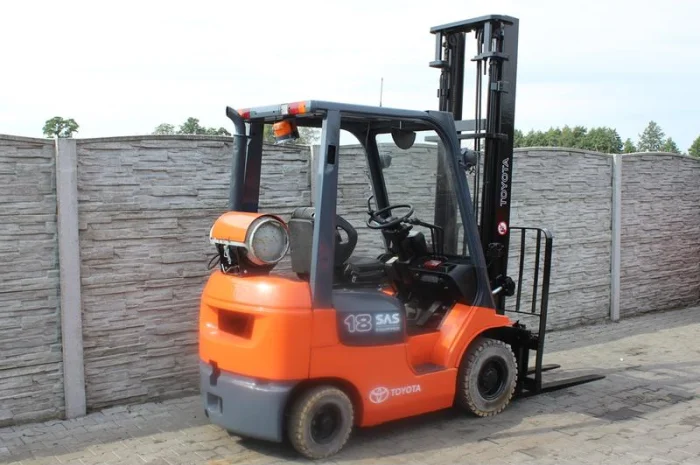 Кара погрузчик Toyota 7FGF18, газ, 4.5 м.подъем- фото № 5