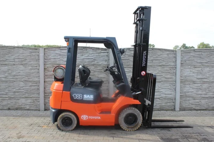 Кара погрузчик Toyota 7FGF18, газ, 4.5 м.подъем- фото № 6