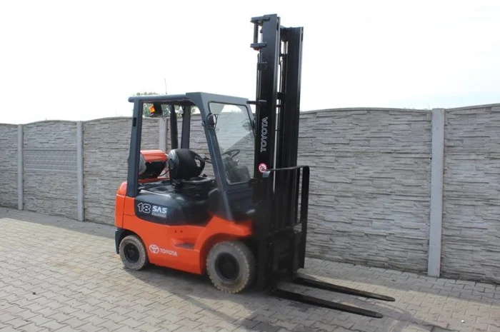 Кара погрузчик Toyota 7FGF18, газ, 4.5 м.подъем- фото № 7