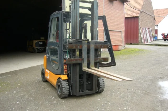 Электропогрузчик Still R20 - 16, 5.5м.подъем, вагонник, 2004 года, свободный ход, каретка- фото № 2