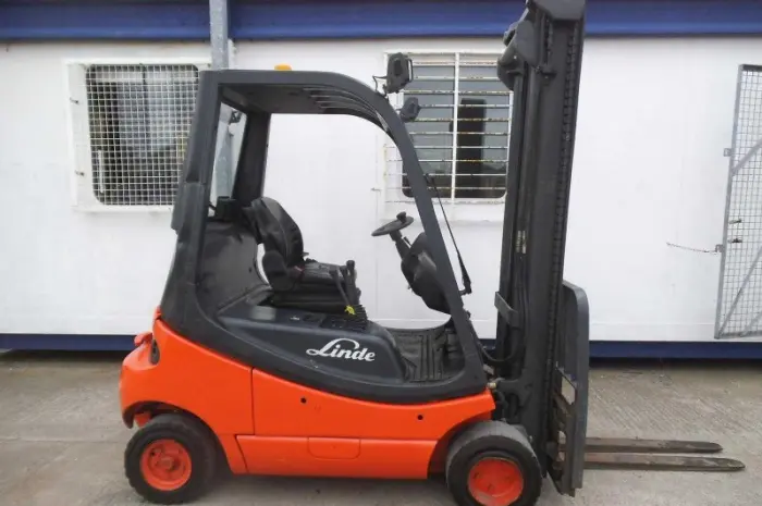 Дизельный погрузчик Linde H20D, 2006 г., 2т., 3850 мм подъем, 1662 м/ч, каретка- фото № 2