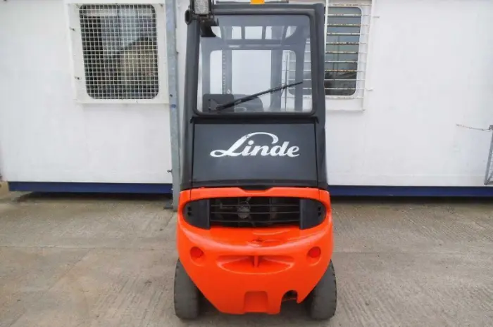 Дизельный погрузчик Linde H20D, 2006 г., 2т., 3850 мм подъем, 1662 м/ч, каретка- фото № 3