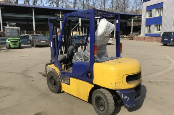 Погрузчик вилочный 2500 кг, Komatsu (Коматсу, Toyota, Nissan), 4500 мм подъем- фото № 1