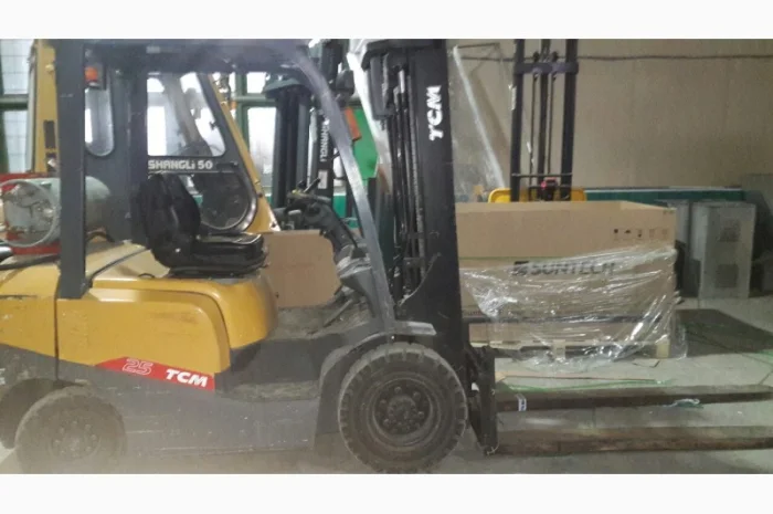 Вилочный погрузчик ТСМ FG25, вагонник, 2010 года- фото № 3