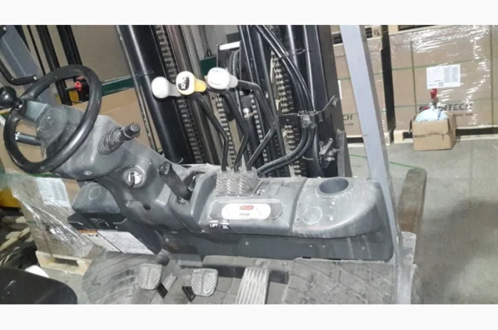 Вилочный погрузчик ТСМ FG25, вагонник, 2010 года- фото № 5