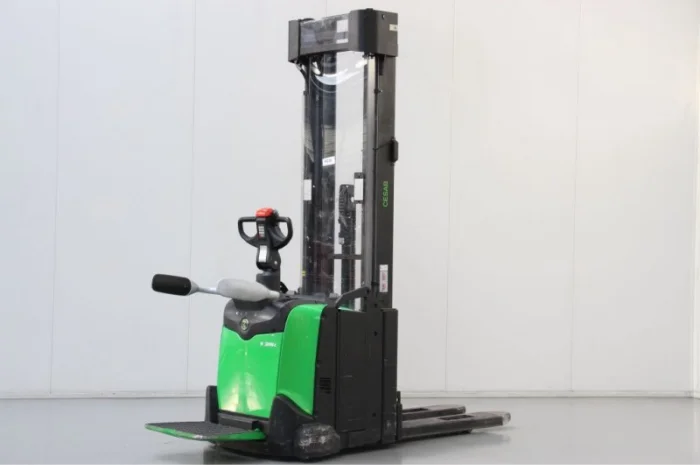 Штабелер, электроштабелер с подножкой Cesab S316L, 6 метров подъем, 2016 года- фото № 1