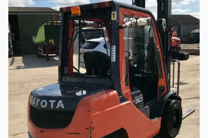 Дизельный погрузчик 3т., TOYOTA 8FDF30, 3т., 2014г., 3905 м/ч! 6 метров подъем- фото № 1